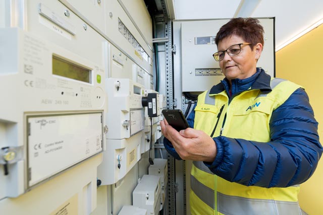 tromzählerableserinnen und -ableser der AEW sind unterwegs. Foto: AEW Energie AG